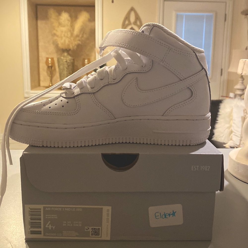 NIKE AIR FORCE 1